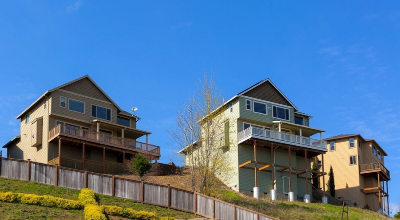 4 вида фундамента для строительства дома на склоне