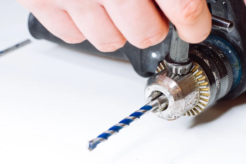 Как поменять патрон на дрели или шуруповерте