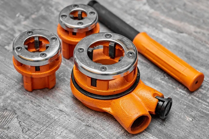 Как соединить полипропиленовую трубу с металлической